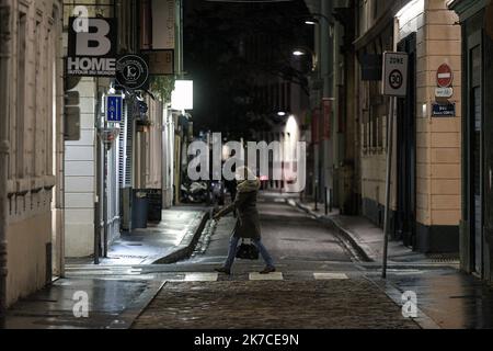 ©PHOTOPQR/LE PROGRES/Maxime JEGAT - Lyon 14/01/2021 - Annonce couvre feu à Lyon le 14 janvier 2021 -ambiance dans les rues de après l'annonce du couvre feu à 18 heures. - Francia - Covid-19: Coprifuoco Nazionale alle 6:00:00 Sabato Foto Stock