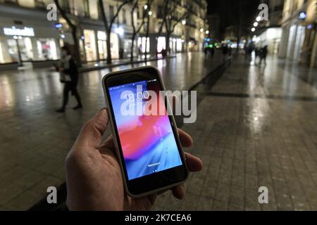 ©PHOTOPQR/LE PROGRES/Maxime JEGAT - Lyon 14/01/2021 - Annonce couvre feu à Lyon le 14 janvier 2021 -Illustration de l'annonce du couvre feu à 18 heures rue de la République à Lyon. - Francia - Covid-19: Coprifuoco Nazionale alle 6:00:00 Sabato Foto Stock