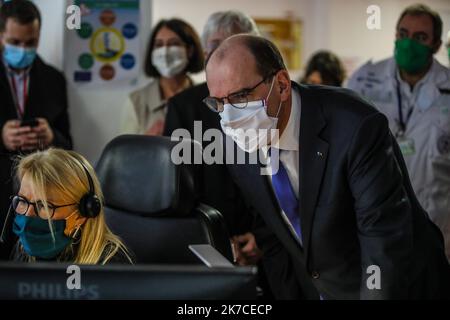 ©PHOTOPQR/LE REPUBLICAIN LORRAIN/Pascal BROCARD ; Metz ; 14/01/2021 ; Déplacement de M. Jean CASTEX, Premier ministre avec M. Olivier VÉRAN, ministre des Solidarités et de la Santé, Mme Agnès PANNIER-RUNACHER, ministre Reléguée du ministre de l'industrigure et DE l'ÉGURE, BOURGÈME ET DE L'ÉNON, BOURGÈME ministre déléguée auprès du ministre des Solidarités et de la Santé, chargée de l'Autonomie- visite de l'Hôpital de Mercy. Ministro della Sanità francese Olivier Veran durante una visita dell'Hostipal a Troyes, centro della Francia, il 15 gennaio 2021 Foto Stock