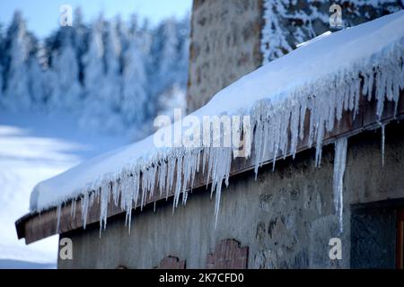 ©PHOTOPQR/LE PROGRES/Richard MOUILLAUD - le Bessat 19/01/2021 - le 21/01/2021 Neige à la Jasserie dans le parc du Pilat près du Bessat -Neige à la Jasserie dans le parc du Pilat près du Bessat la Jasserie du Pilat : Auberge du Pilat la Jasserie du Pilat la Jasserie du Pilat e st une Auberge du Mont Pilat, perchée à 1310 mètres d’altitude au pied du Crêt de la Perdrix, punto culminante du Pilat à 1434 mètres d’altitude. Le Restaurant est situé entre les communes du Bessat et de la Valla en Gier. 2021/01/21. Nevicate abbondanti in Francia. Foto Stock