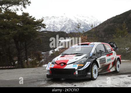 ©PHOTOPQR/LE DAUPHINE/Vincent OLLIVIER ; Saint-Vincent-les-Forts ; 23/01/2021 ; Vincent OLLIVIER/ le Dauphiné Libéré: Photopqr. La Bréole(Alpes-de-Haute-Provence) le 23 janvier 2021. 89e rallye automobile Mont-Carlo, spéciale ES 11, entre la Bréole et Selonnet dans les Alpes-de-Haute-Provence. Sébastien Ogier et Julien Ingrassia. Il Rally di Monte Carlo 2021 23 gennaio 2021 Foto Stock