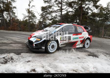 ©PHOTOPQR/LE DAUPHINE/Vincent OLLIVIER ; Saint-Vincent-les-Forts ; 23/01/2021 ; Vincent OLLIVIER/ le Dauphiné Libéré: Photopqr. La Bréole(Alpes-de-Haute-Provence) le 23 janvier 2021. 89e rallye automobile Mont-Carlo, spéciale ES 11, entre la Bréole et Selonnet dans les Alpes-de-Haute-Provence. Sébastien Ogier et Julien Ingrassia. Il Rally di Monte Carlo 2021 23 gennaio 2021 Foto Stock