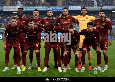 Genova, Italia. 17 ottobre 2022. I giocatori di AS Roma posano per una foto di squadra prima della Serie A partita di calcio tra UC Sampdoria e AS Roma. Credit: Nicolò campo/Alamy Live News Foto Stock