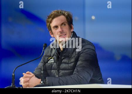 ©franck castel/MAXPPP - CE mercredi 27 janvier le Premier skipper, Charlie Dalin, a franchi la ligne d'arrivee aux Sables d Olonne, au terme de 80 jours en mer, depuis le 8 novembre dernie APIVIA Vendee Globe 2020 la seule course a la voile autour du monde en solitaire, sans escale. le 27 janvier 2021 l'arrivo della Vandea Globe 2020-2021, edizione 9th della corsa solista non-stop round the World yacht, il 27th 2021 gennaio a Les Sables-d'Olonne, Francia Foto Stock