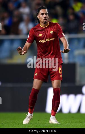 Genova, Italia. 17 ottobre 2022. Chris Smalling di AS Roma gesta durante la Serie Una partita di calcio tra UC Sampdoria e AS Roma. Credit: Nicolò campo/Alamy Live News Foto Stock