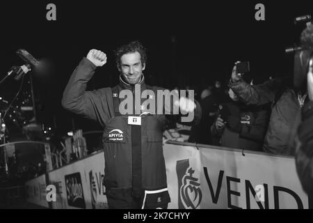 ©franck castel/MAXPPP - Vendee Globe Dalin à jamais Premier aux Sables... Bestaven Grand vainqueur... C'est l'heure du Grand final aux Sables d'Olonne Yannick Bestaven a gagne le Vendee Globe 2020 21 grace aux compensations liees au sauvetage de Kevin Escoffier Charlie Dalin a franchi la ligne d'Arrivée le Premier, En 80j 6h 15min et 47 secondesdepuis le 8 novembre dernie APIVIA Vendee Globe 2020 la seule course a la voile autour du monde en solitaire, sans escale. le 27 janvier 2021 - 2021/01/28. Arrivo della gara di vela Vendee Globe. Foto Stock