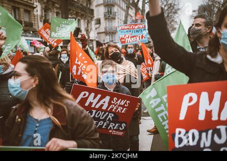 ©Olivier Donnars / le Pictorium/MAXPPP - Olivier Donnars / le Pictorium - 31/01/2021 - Francia / Ile-de-France / Parigi - A l'appel du mouvement « Marchons Enfants !», quelques milliers de personnes se sont assembles devant le ministere de la sante protester contre le projet de loi pour bioetique la PMA e la GPA. / 31/01/2021 - Francia / Ile-de-France (regione) / Parigi - su invito del movimento 'marcia per i bambini', alcune migliaia di persone si sono riunite davanti al Ministero della Salute per protestare contro la legge sulla bioetica, il PMA e il GPA. Foto Stock