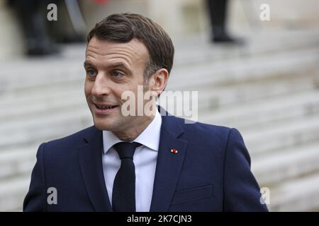 ©Sebastien Muylaert/MAXPPP - il presidente francese Emmanuel Macron parla alla stampa prima di un incontro con il presidente serbo al palazzo presidenziale Elysee di Parigi, Francia. 01.02.2021 Foto Stock