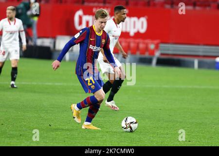 ©Laurent Lairys/MAXPPP - Frenkie De Jongh del FC Siviglia durante la Coppa di Spagna, Copa del Rey, semifinale, partita di calcio a 1st gambe tra FC Sevilla e FC Barcellona il 10 febbraio 2021 allo stadio Sanchez Pizjuan di Siviglia, Spagna - Foto Laurent Lairys /MAXPPP Foto Stock