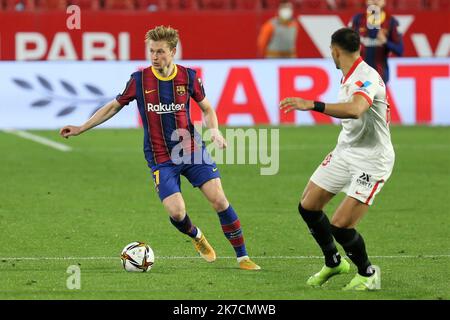 ©Laurent Lairys/MAXPPP - Frenkie De Jongh del FC Barcelone durante la Coppa di Spagna, Copa del Rey, semifinale, partita di calcio a 1st gambe tra FC Sevilla e FC Barcellona il 10 febbraio 2021 allo stadio Sanchez Pizjuan di Siviglia, Spagna - Foto Laurent Lairys / MAXPPP Foto Stock