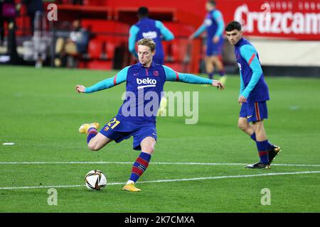 ©Laurent Lairys/MAXPPP - Frenkie De Jongh del FC Barcelone durante la Coppa di Spagna, Copa del Rey, semifinale, partita di calcio a 1st gambe tra FC Sevilla e FC Barcellona il 10 febbraio 2021 allo stadio Sanchez Pizjuan di Siviglia, Spagna - Foto Laurent Lairys / MAXPPP Foto Stock