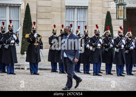 ©Sadak Souici / le Pictorium/MAXPPP - Sadak Souici / le Pictorium - 12/02/2021 - Francia / Ile-de-France / Paris 8 - le president djiboutien Ismael Omar Guelleh est a Paris vendredi 11 fevrier. Apres avoir rencontre le patronat francais et le Senat la veille, il a ensuite dejeune avec le president Emmanuel Macron. / 12/02/2021 - Francia / Ile-de-France (regione) / Parigi 8th (8th circondario di Parigi) - il presidente del Gibuti Ismael Omar Guelleh si trova a Parigi venerdì 11 febbraio. Dopo aver incontrato i datori di lavoro francesi e il Senato il giorno prima, ha poi pranzato con il presidente Emmanuel Macron. Foto Stock