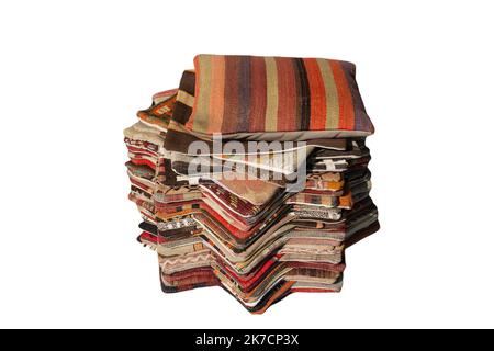 Cuscini orientali colorati pelo con motivi decorativi Foto Stock