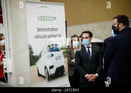 ©Thomas Padilla/MAXPPP - 19/02/2021 ; Versailles, FRANCIA ; DANS LE CADRE DE LA STRATEGIE DE DEVELOPPEMENT DE LA MOBILITE ROUTIERE AUTOMATISEE, LE MINISTRE DELEGUE CHARGE DES TRANSPORTS, JEAN BAPTISTE DJEBBARI VISITE LE MOBILAB, OU SONT IMPLANTES L' EQUIPE SYSTEMES DE TRANSPORT AUTONOME DU GROUPE TRANSDEV, ET L' ECOQUERM POUR LA TRANSIZIONE. Nell'ambito della struttura per lo sviluppo della mobilità stradale automatizzata, il ministro delegato responsabile dei trasporti visita Mobilab, dove è istituito il team dei sistemi di trasporto autonomi del gruppo Transdev, e l'istituzione Foto Stock