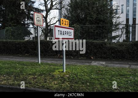 ©Sadak Souici / le Pictorium/MAXPPP - Sadak Souici / le Pictorium - 17/02/2021 - Francia / Yvelines / Trappes - Panneau de l'entree de Trappes. / 17/02/2021 - Francia / Yvelines (dipartimento francese) / Trappes - pannello d'ingresso di Trappes. Foto Stock