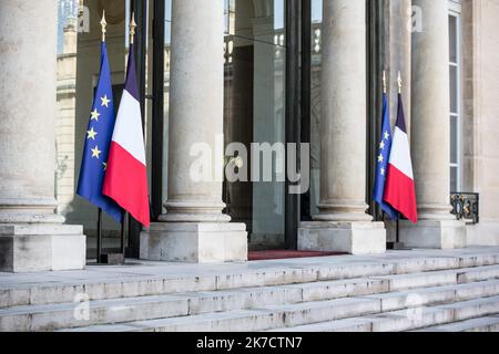 ©Sadak Souici / le Pictorium/MAXPPP - Sadak Souici / le Pictorium - 24/02/2021 - Francia / Ile-de-France / Parigi - l'entree de l'Elysee. / 24/02/2021 - Francia / Ile-de-France (region) / Parigi - l'ingresso dell'Elysee. Foto Stock