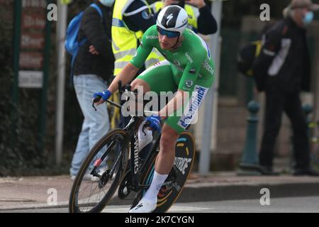 ©Laurent Lairys/MAXPPP - BENNETT Sam di Deceuninck - Quick Step durante la Parigi-Nizza 2021, gara ciclistica fase 3, cronometro, Gien - Gien (14,4 km) a Gien, Francia - Foto Laurent Lairys / MAXPPP Foto Stock