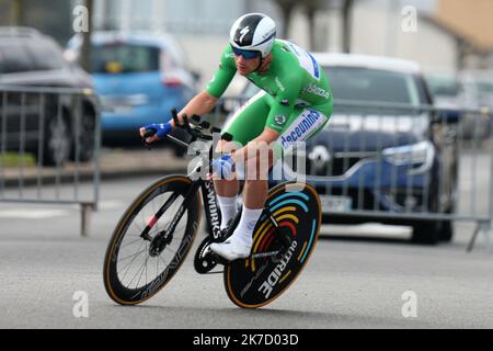 ©Laurent Lairys/MAXPPP - BENNETT Sam di Deceuninck - Quick Step durante la Parigi-Nizza 2021, gara ciclistica fase 3, cronometro, Gien - Gien (14,4 km) a Gien, Francia - Foto Laurent Lairys / MAXPPP Foto Stock