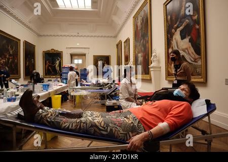 ©PHOTOPQR/LE BIEN PUBLIC/Rémy DISSOUBRAY - 19/03/2021 DIJON - le musée des Beaux-Arts accueille... Une collecte de sang le musée des Beaux-Arts accueille pour la première fois une collecte de sang, ce vendredi. L'occasione pour le musée d'ouvrir ses portes brièvement, en pleine crise sanitaire. Digione, Francia, marzo 19th 2021. Una visita culturale al museo delle Belle Arti di Digione... Il Museo ospita per la prima volta un viaggio di sangue, questo Venerdì. L'opportunità per il museo di aprire brevemente le sue porte, in mezzo a una crisi sanitaria, in quanto tutti i luoghi di cultura sono chiusi per mesi Foto Stock