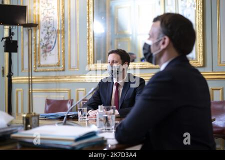 @ Pool/ELIOT BLONDT/Maxppp, Francia, parigi, 2021/03/25 il presidente francese Emmanuel Macron e Clement Beaune durante un Consiglio europeo al Palazzo Elysee di Parigi il 25 marzo 2021. Foto Stock