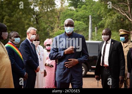 ©Nicolas Remene / le Pictorium/MAXPPP - Nicolas Remene / le Pictorium - 1/4/2021 - Mali / District de Bamako / Bamako - Arrivee du President de la Transition et Chef d'Etat du Mali, Monsieur Bah N'Daw lors d'une memoriation en hommage aux victimes du terrorisme au Mali au Musee National a Bamako, le 1er avril 2021. Cette commemoration s'initrit dans la continuite de la Ceremonie de remise de l'euro symbolique au Mali et a la Communaute Internationale organisee confointement par le Gouvernement du Mali et le Fonds au profit des victimes pres la Cour Penale Internationale le 30 Mars 2021 a Bam Foto Stock