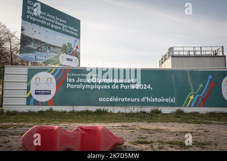 ©Olivier Donnars / le Pictorium/MAXPPP - Olivier Donnars / le Pictorium - 24/3/2021 - Francia / Ile-de-France - l'ancien site militaire pollue du Terrain des essences, un no man's Land de 13 ettari enclave entre les bois du parc Georges-Valbon (la Courneuve 93), la recente gare de Dugny-la Courneuve sur le tram 11 e la departementale 114, accueillera les epreuves de tir sportif des JO de 2024. Le sito sera ensuite rendu a la natura, rattache au parc. Les Jeux olympiques 2024 inquiett certains habitants de Seine-Saint-Denis (93). Des collectifs denoncent une Acceleration des projets de dest Foto Stock