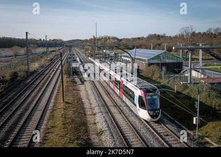 ©Olivier Donnars / le Pictorium/MAXPPP - Olivier Donnars / le Pictorium - 24/3/2021 - Francia / Ile-de-France - la recente gare de Dugny-la Courneuve sur le tram 11 fait partie des nouveaux amenagements permettant de relier Paris au Village des medias pour les JO de 2024. Les Jeux olympiques 2024 inquiett certains habitants de Seine-Saint-Denis (93). Des collectifs denoncent une Acceleration des projet de distration, de pollution, d'exption et de speculazione immobiliere pour des projet d'eco-quartier qui ne profiteront pas aux habitants du departement. Notamment, la construction du Villa Foto Stock