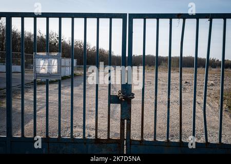 ©Olivier Donnars / le Pictorium/MAXPPP - Olivier Donnars / le Pictorium - 24/3/2021 - Francia / Ile-de-France - l'ancien site militaire pollue du Terrain des essences, un no man's Land de 13 ettari enclave entre les bois du parc Georges-Valbon (la Courneuve 93), la recente gare de Dugny-la Courneuve sur le tram 11 e la departementale 114, accueillera les epreuves de tir sportif des JO de 2024. Le sito sera ensuite rendu a la natura, rattache au parc. Les Jeux olympiques 2024 inquiett certains habitants de Seine-Saint-Denis (93). Des collectifs denoncent une Acceleration des projets de dest Foto Stock