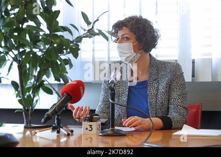 ©PHOTOPQR/l'ALSACE/Jean-Marc LOOS ; Strasbourg ; 16/04/2021 ; Jeanne Barseghian maire de Strasbourg lors d'un point presse à Strasbourg le 16 avril 2021. Strasburgo (Francia), 16th 2021 aprile Conferenza stampa del sindaco di Strasburgo Jeanne Barseghien. Row scoppia in Francia per piani volti a utilizzare i fondi statali per costruire la moschea di Strasburgo, mentre il presidente EmmanuelMacron vuole dare un giro di vite all'estremismo islamico, Che egli accusa per una serie di attacchi terroristici mortali in Francia dal 2015, la moschea pianificata nella città francese orientale si è trovata nel mirino del governo perché è sostenuta da una T leader Foto Stock