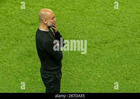 Aurelien Morissard / IP3; Calcio Calcio - Champions League - Semifinale prima tappa - Parigi Saint Germain contro Manchester City - Parc des Princes, Parigi, Francia - 28 aprile 2021. Pullman della città di Manchester Pep GUARDIOLA Foto Stock