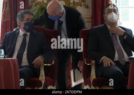 ©PHOTOPQR/DNA/Franck DELHOMME ; Strasburgo ; 09/05/2021 ; Apostolos Tzitzikostas, Président du Comité européen des régions lors de la conférence, à la droite de l'image Jean Rottner, Président du conseil régional du Grand Est - Conferenza sul futuro dell'Europa al municipio di Strasburgo, Francia, il 9th 2021 maggio Foto Stock