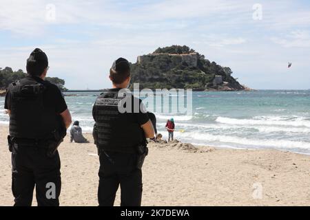 ©PHOTOPQR/NICE MATIN/Luc Boutia ; Fort Bregancon 14/05/2021 Emmanuel Macron au Fort de Brégancon pour le week-end de l'Ascension Presidente francese Emmanuel Macron presso la residenza ufficiale Fort de Bregancon a Bormes-les-Mimosas, Francia sudorientale, il 14 maggio 2021 Foto Stock