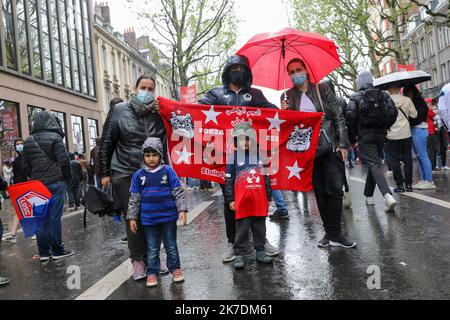 ©PHOTOPQR/VOIX DU NORD/Thierry THOREL ; 24/05/2021 ; Parade des joueurs du LOSC - parade du bus des joeurs du LOSC Champion de ligue 1 - le 24 mai 2021 - A Lille - Photo : Thierry Thorel / la Voix du Nord - 2021/05/24. Sfilata imperiale in autobus per le strade dei giocatori di Lille, vincitori del campionato 1 Foto Stock