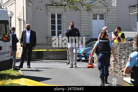 ©PHOTOPQR/OUEST FRANCE/Franck Dubray ; LA Chapelle sur Erdre ; 28/05/2021 ; Une policiere municipale de la Chapelle sur Erdre près de Nantes a été poignardé par un conguiters qui a pris la fuite (Photo Franck Dubray) - Nantes, Francia, 28th 2021 maggio Un poliziotto comunale da la Chapelle sur Erdre vicino Nantes è stato pugnalato da un individuo che è fuggito Foto Stock