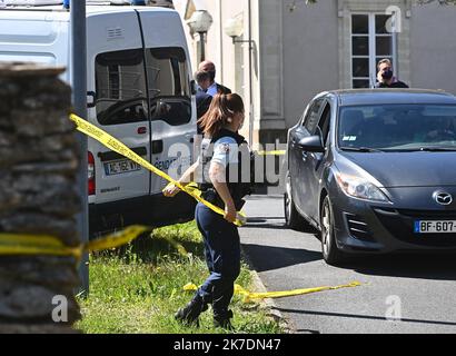 ©PHOTOPQR/OUEST FRANCE/Franck Dubray ; LA Chapelle sur Erdre ; 28/05/2021 ; Une policiere municipale de la Chapelle sur Erdre près de Nantes a été poignardé par un conguiters qui a pris la fuite (Photo Franck Dubray) - Nantes, Francia, 28th 2021 maggio Un poliziotto comunale da la Chapelle sur Erdre vicino Nantes è stato pugnalato da un individuo che è fuggito Foto Stock