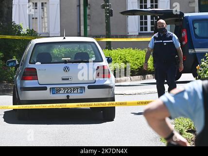 ©PHOTOPQR/OUEST FRANCE/Franck Dubray ; LA Chapelle sur Erdre ; 28/05/2021 ; Une policiere municipale de la Chapelle sur Erdre près de Nantes a été poignardée par un customers qui a pris la fuite (Photo Franck Dubray) - Nantes, Francia, 28th 2021 maggio Un poliziotto comunale da la Chapelle sur Erdre vicino Nantes è stato pugnalato da un individuo che è fuggito Foto Stock