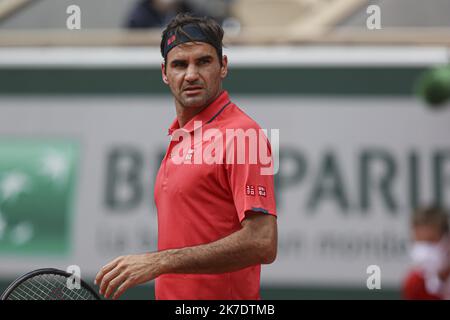 ©Sebastien Muylaert/MAXPPP - Roger Federer della Svizzera reagisce durante il suo secondo turno Mens contro Marin Cilic della Croazia durante il giorno cinque del 2021° French Open al Roland Garros di Parigi, Francia. 03.06.2021 Foto Stock