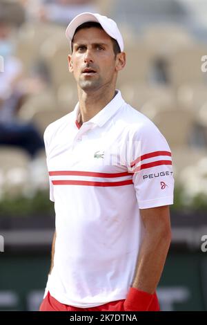 ©Sebastien Muylaert/MAXPPP - Novak Djokovic di Serbia reagisce durante la sua seconda partita contro Pablo Cuevas dell'Uruguay durante il quinto giorno del 2021 French Open al Roland Garros di Parigi, Francia. 03.06.2021 Foto Stock