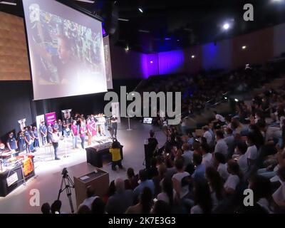 ©PHOTOPQR/LE PARISIEN/Cécile Chevallier ; GIF-sur-Yvette ; 17/06/2021 ; GIF-sur-Yvette. Ciondolo 10 minuti, des collégiens de la Norville et des étudiants de l'université Paris-Saclay ont pu poser des questions à Thomas Pesquet, en direct depuis la station spaziale ISS. GIF sur Yvette, Francia, giugno 17th 2021 durante 10 studenti di mniuts dell'università Paris Saclay e studenti di la Norville stavano parlando con l'astronauta francese Thomas Pequet, in diretta dall'ISS Foto Stock