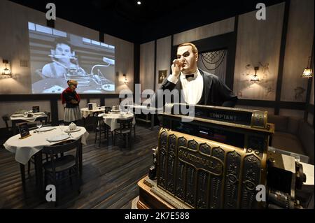 ©PHOTOPQR/L'EST REPUBLICAIN/ALEXANDRE MARCHI ; CORSIER SUR VEVEY ; 11/05/2021 ; CINEMA - CHAPLIN'S WORLD BY GREVIN - MUSEE MEMOIRE ET OEUVRE DE CHARLIE CHAPLIN. Corsier-sur-Vevey 11 maggio 2021. 'Le Studio' pour entrer dans l'univers spectaculaire du cinéma muet dans les pas de Charlot. FOTO Alexandre MARCHI. – CHAPLIN E “IL GRANDE DITTATORE” DAL 12 MARZO AL 29 AGOSTO 2021 questa mostra mostra mostra mostra porta i visitatori dietro le quinte, con manufatti mai visti prima che descrivano la storia della creazione del film, i segreti di produzione, le scene incompiuta e le foto inedite Foto Stock