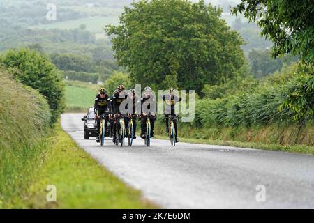 ©PHOTOPQR/OUEST FRANCE/Eddy LEMAISTRE ; BREST ; 25/06/2021 ; Tour de France 2021 - Grand départ Bretagne - Reconnaissance de la 1ère étape - Equipe Jumbo Visma - BREST; 06/25/2021; Tour de France 2021 - Grande partenza in Bretagna - riconoscimento della 1st tappa - Jumbo Visma team - Foto Stock