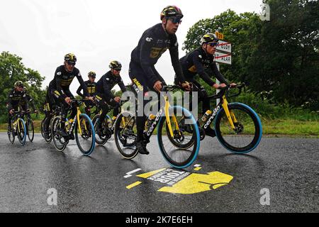 ©PHOTOPQR/OUEST FRANCE/Eddy LEMAISTRE ; BREST ; 25/06/2021 ; Tour de France 2021 - Grand départ Bretagne - Reconnaissance de la 25 étape - Equipe Jumbo Visma - Wout Van Aert BREST; 06//2021; Tour de France 2021 - Grande partenza in Bretagna - riconoscimento della 1st tappa - Jumbo Visma team - Foto Stock