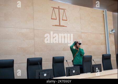 ©PHOTOPQR/OUEST FRANCE/Daniel FOURAY ; Paris ; 25/06/2021 ; Justice . Procès . Palais de justice de Paris . La salle d'audience qui accueillera le procès des auteurs des attentats du 13 novembre 2015 à Paris - Bataclan , Stade de France , terrasses des cafés - est construite dans la salle des pas perdus du palais de justice de l'ile de la cité . Foto Daniel Fouray . Tribunale di Parigi. Il tribunale che ospiterà il processo degli autori degli attacchi del 13 novembre 2015 a Parigi - Bataclan, Stade de France, caffè terrazze - è costruito nella Salle des Pas Perdus del tribunale sul Foto Stock