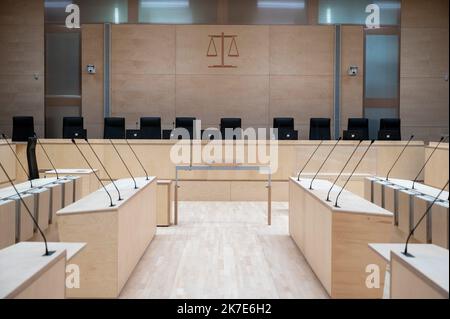 ©PHOTOPQR/OUEST FRANCE/Daniel FOURAY ; Paris ; 25/06/2021 ; Justice . Procès . Palais de justice de Paris . La salle d'audience qui accueillera le procès des auteurs des attentats du 13 novembre 2015 à Paris - Bataclan , Stade de France , terrasses des cafés - est construite dans la salle des pas perdus du palais de justice de l'ile de la cité . Foto Daniel Fouray . Tribunale di Parigi. Il tribunale che ospiterà il processo degli autori degli attacchi del 13 novembre 2015 a Parigi - Bataclan, Stade de France, caffè terrazze - è costruito nella Salle des Pas Perdus del tribunale sul Foto Stock