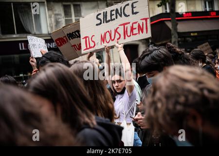 ©Thomas Padilla/MAXPPP - 25/06/2021 ; Parigi, FRANCIA ; marcia contro il femminicidio e l'inazione del governo. I dimostranti chiedono al governo mezzi più umani e finanziari per combattere la violenza contro le donne, dall'inizio del 2021, il collettivo #NousToutes ha contato 56 femminicidi in Francia. Foto Stock