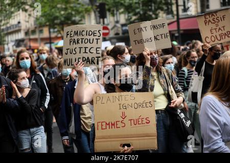 ©Thomas Padilla/MAXPPP - 25/06/2021 ; Parigi, FRANCIA ; marcia contro il femminicidio e l'inazione del governo. I dimostranti chiedono al governo mezzi più umani e finanziari per combattere la violenza contro le donne, dall'inizio del 2021, il collettivo #NousToutes ha contato 56 femminicidi in Francia. Foto Stock