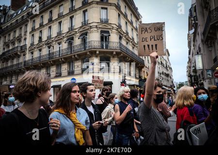 ©Thomas Padilla/MAXPPP - 25/06/2021 ; Parigi, FRANCIA ; marcia contro il femminicidio e l'inazione del governo. I dimostranti chiedono al governo mezzi più umani e finanziari per combattere la violenza contro le donne, dall'inizio del 2021, il collettivo #NousToutes ha contato 56 femminicidi in Francia. Foto Stock