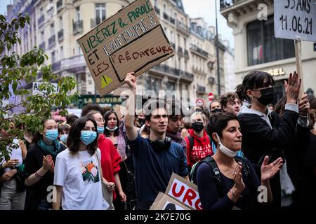 ©Thomas Padilla/MAXPPP - 25/06/2021 ; Parigi, FRANCIA ; marcia contro il femminicidio e l'inazione del governo. I dimostranti chiedono al governo mezzi più umani e finanziari per combattere la violenza contro le donne, dall'inizio del 2021, il collettivo #NousToutes ha contato 56 femminicidi in Francia. Foto Stock