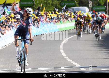 ©PHOTOPQR/LE TELEGRAMMA/NICOLAS CRÉACH ; ; 27/06/2021 ; FOTO NICOLAS CREACH / LE TELEGRAMMA. Ciclismo. Saison 2021. 27 Juin 2021 Tour de France 2021 2 ème étape du Tour de France 2021 Perros Guirec - Mur de Bretagne Mathieu van der Poel fait coup doppia : victoire à Mûr-de-Bretagne et maillot pour le Néerlandais. 2nd tappa della 108th edizione del Tour de France, 183 km tra Perros-Guirrec e Mur de Bretagne Guerledan, il 27 giugno 2021. Foto Stock