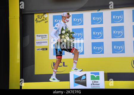 ©PHOTOPQR/LE TELEGRAMMA/NICOLAS CRÉACH ; ; 27/06/2021 ; FOTO NICOLAS CREACH / LE TELEGRAMMA. Ciclismo. Saison 2021. 27 Juin 2021 Tour de France 2021 2 ème étape du Tour de France 2021 Perros Guirec - Mur de Bretagne TADEJ POGACAR (Meilleur jeune) 2nd tappa della 108th edizione della gara ciclistica Tour de France, a 183 km tra Perros-Guirrec e Mur de Bretagne Guerledan, Il 27 giugno 2021. Foto Stock